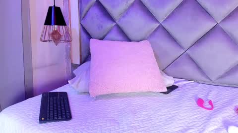 Snapshot of ammy_durand chatting on February 1, 10:23 pm ammy durand online show from February 1, 10:23 pm