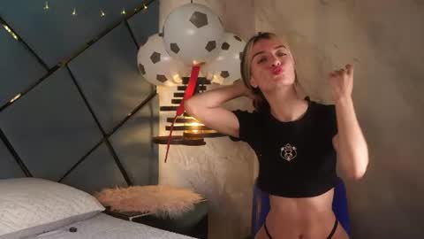 Snapshot of ammy_durand chatting on June 23, 9:57 pm ammy durand online show from June 23, 9:57 pm