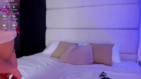 Snapshot of ammyjoness_ chatting on June 5, 7:52 pm Ammy Jones online show from June 5, 7:52 pm