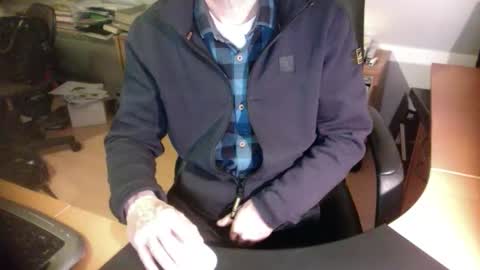 Snapshot of amor2200 chatting on December 6, 8:07 pm Amor2200 online show from December 6, 8:07 pm