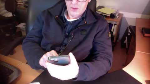 Snapshot of amor2200 chatting on December 9, 7:50 pm Amor2200 online show from December 9, 7:50 pm