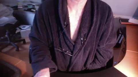 Snapshot of amor2200 chatting on December 29, 12:45 pm Amor2200 online show from December 29, 12:45 pm