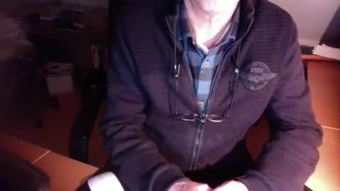 Snapshot of amor2200 chatting on December 29, 3:57 pm Amor2200 online show from December 29, 3:57 pm