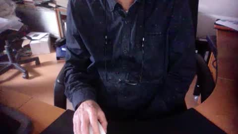 Snapshot of amor2200 chatting on January 7, 8:56 am Amor2200 online show from January 7, 8:56 am