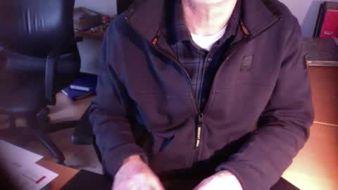 Snapshot of amor2200 chatting on February 12, 3:27 pm Amor2200 online show from February 12, 3:27 pm