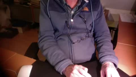 Snapshot of amor2200 chatting on October 26, 7:20 pm Amor2200 online show from October 26, 7:20 pm