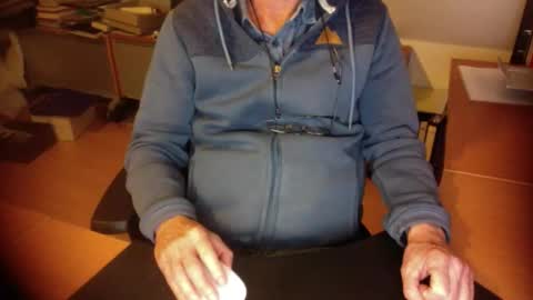 Snapshot of amor2200 chatting on October 28, 6:54 pm Amor2200 online show from October 28, 6:54 pm