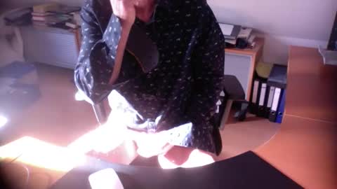 Snapshot of amor2200 chatting on November 5, 11:10 am Amor2200 online show from November 5, 11:10 am