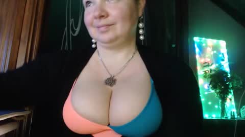 amorelara online show from December 10, 5:50 am