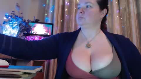 Snapshot of amorelara chatting on February 4, 6:19 am amorelara online show from February 4, 6:19 am