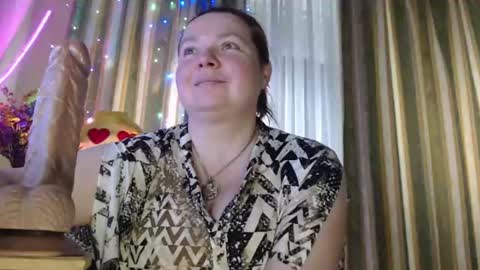 Snapshot of amorelara chatting on June 10, 8:24 am amorelara online show from June 10, 8:24 am