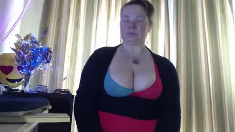 Snapshot of amorelara chatting on June 15, 5:31 am amorelara online show from June 15, 5:31 am
