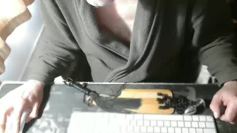 amslave4f online show from May 4, 12:01 pm