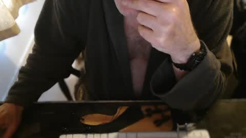 amslave4f online show from August 5, 7:11 am
