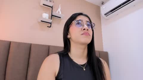 amy__wats0n online show from June 13, 7:01 pm