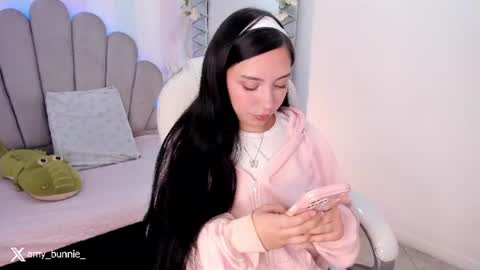 Snapshot of amy_bunniie chatting on August 5, 10:23 pm Amy online show from August 5, 10:23 pm