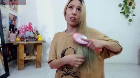 Snapshot of amy_mur chatting on May 18, 7:20 pm amy mur online show from May 18, 7:20 pm