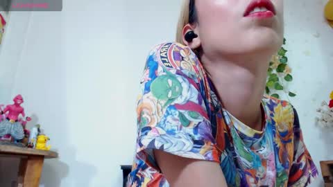 Snapshot of amy_mur chatting on May 23, 7:18 pm amy mur online show from May 23, 7:18 pm