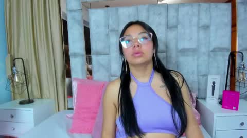 Snapshot of amy_noa chatting on May 19, 1:00 am Emy Noa online show from May 19, 1:00 am