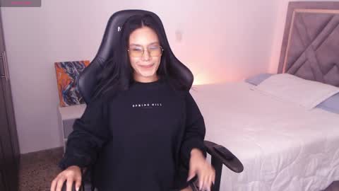 Snapshot of amy_stiward chatting on June 7, 3:49 pm Mia Cristancho online show from June 7, 3:49 pm