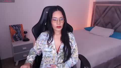 Snapshot of amy_stiward chatting on July 8, 5:28 pm Mia Cristancho online show from July 8, 5:28 pm