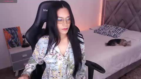 Snapshot of amy_stiward chatting on July 12, 3:58 pm Mia Cristancho online show from July 12, 3:58 pm