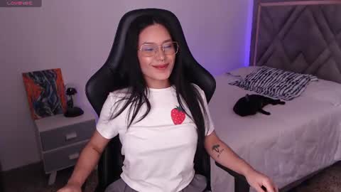 Snapshot of amy_stiward chatting on July 19, 3:49 pm Mia Cristancho online show from July 19, 3:49 pm