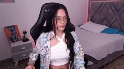Snapshot of amy_stiward chatting on July 26, 3:52 pm Mia Cristancho online show from July 26, 3:52 pm