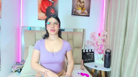 Snapshot of amy_swann chatting on April 11, 11:25 am Amy online show from April 11, 11:25 am