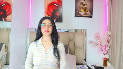 Snapshot of amy_swann chatting on April 22, 11:34 am Amy online show from April 22, 11:34 am