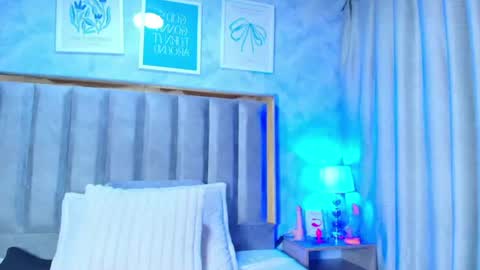 Snapshot of amy_swann chatting on July 13, 11:57 am Amy online show from July 13, 11:57 am