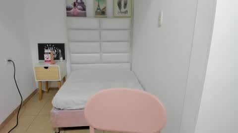 Snapshot of amyalvarez chatting on February 15, 3:20 pm Amy online show from February 15, 3:20 pm