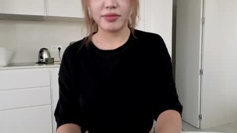 Snapshot of amyalwayshere chatting on May 2, 3:50 pm girl next door named Amy online show from May 2, 3:50 pm