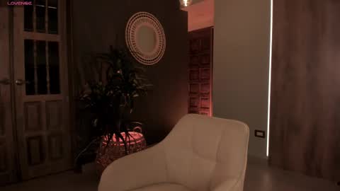 Snapshot of amyarmstrong chatting on February 28, 12:10 am Amy Armstrong online show from February 28, 12:10 am