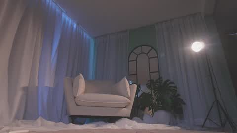 Amy Armstrong online show from February 21, 9:49 pm