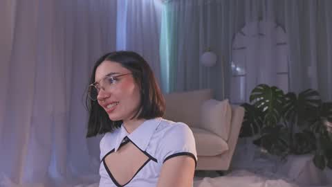 Amy Armstrong online show from April 28, 9:20 pm