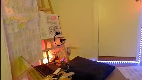 Snapshot of amydreamgirl chatting on May 31, 9:16 pm amydreamgirl online show from May 31, 9:16 pm
