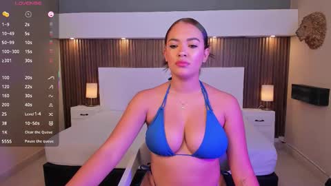 Snapshot of amyjohnsonn chatting on October 20, 12:05 pm amyjohnsonn online show from October 20, 12:05 pm
