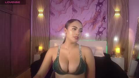 amyjohnsonn online show from May 1, 8:08 am