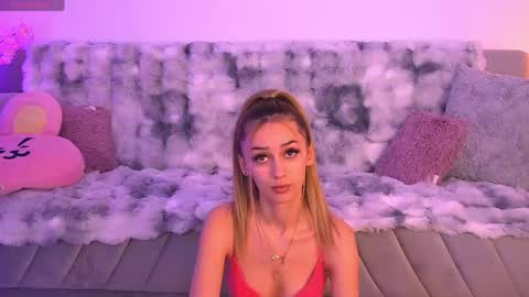 amykentt online show from May 4, 3:52 pm