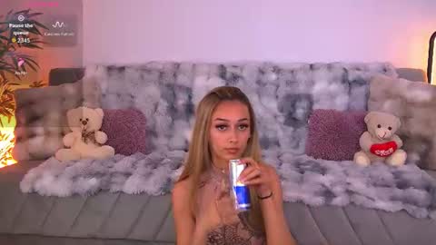 amykentt online show from August 2, 3:43 pm