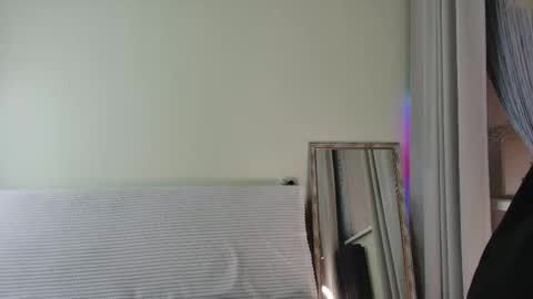 Snapshot of amylanee chatting on January 8, 8:27 am amylanee online show from January 8, 8:27 am