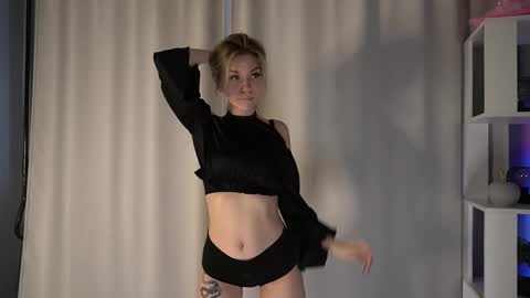 Snapshot of amylanee chatting on January 18, 8:51 am amylanee online show from January 18, 8:51 am