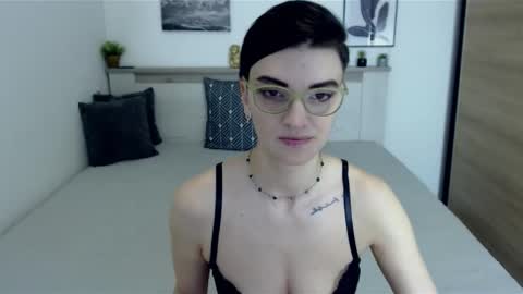 Snapshot of amylexy chatting on January 22, 9:35 am Hi there guys  My pleasure in your hands  pvt is open online show from January 22, 9:35 am