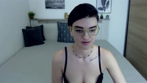 Snapshot of amylexy chatting on January 22, 1:11 pm Hi there guys  My pleasure in your hands  pvt is open online show from January 22, 1:11 pm