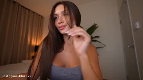 amylure online show from June 11, 1:42 pm