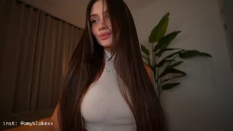 amylure online show from July 27, 1:51 pm