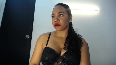 Snapshot of amymartiin chatting on May 30, 4:15 pm amy online show from May 30, 4:15 pm
