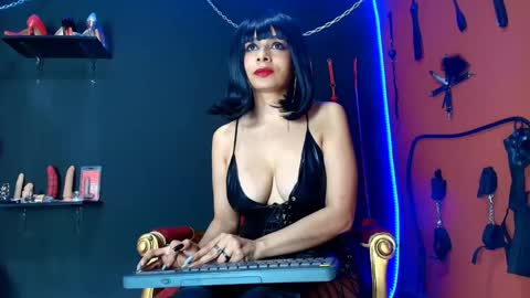 Amy Wong Grey online show from October 1, 9:32 pm