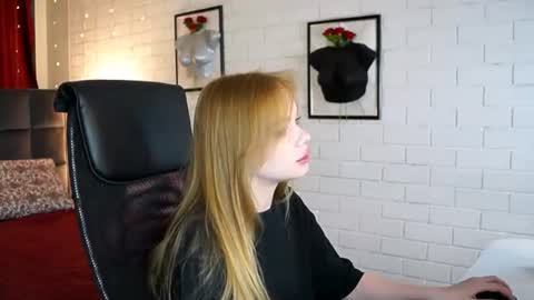 Snapshot of amynox chatting on June 18, 2:10 pm Amy online show from June 18, 2:10 pm